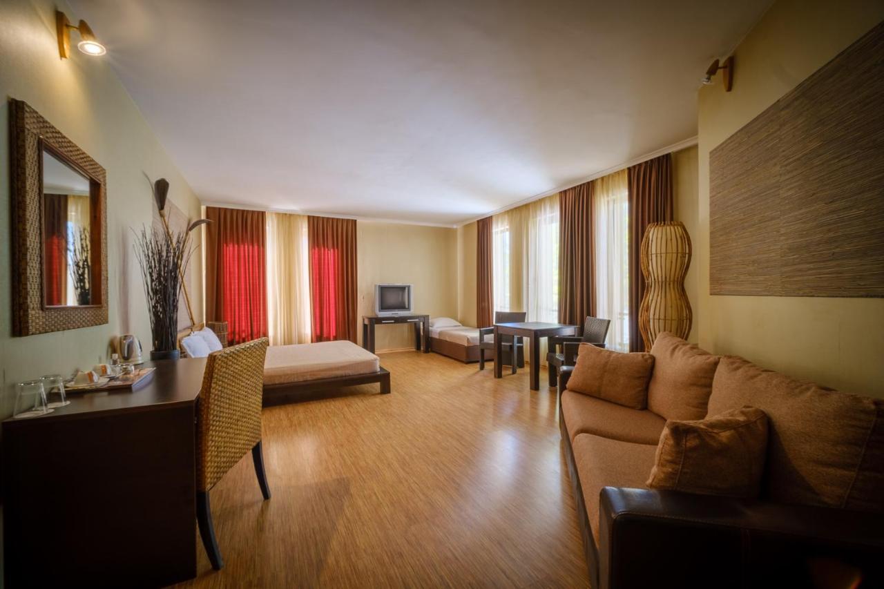 Family Hotel Classic Varna Exterior photo