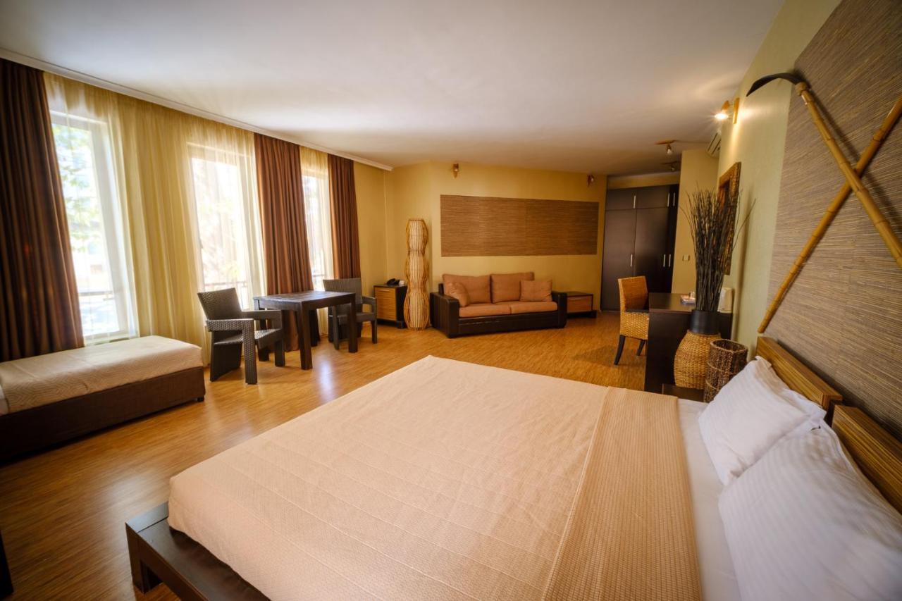 Family Hotel Classic Varna Exterior photo