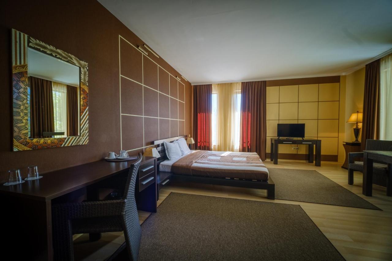 Family Hotel Classic Varna Exterior photo