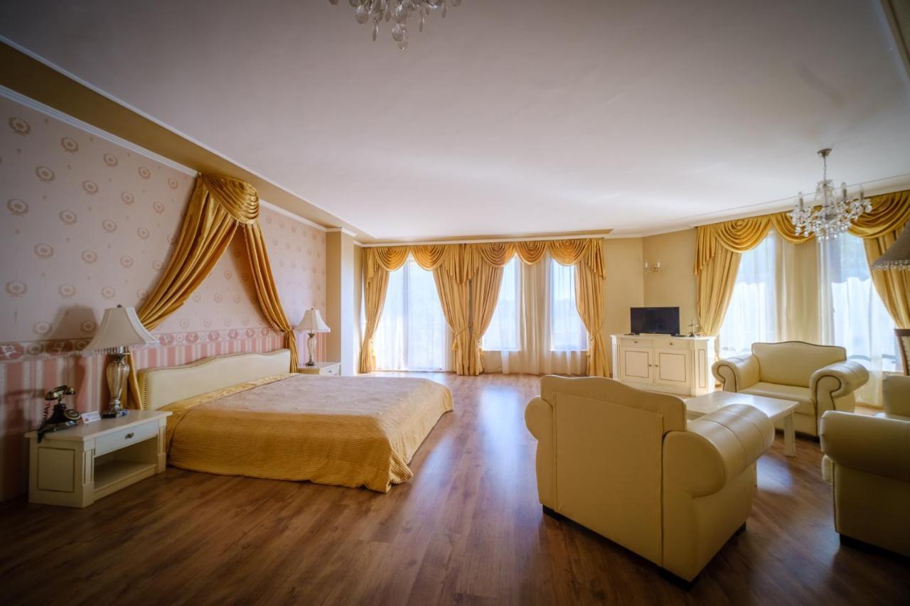 Family Hotel Classic Varna Exterior photo