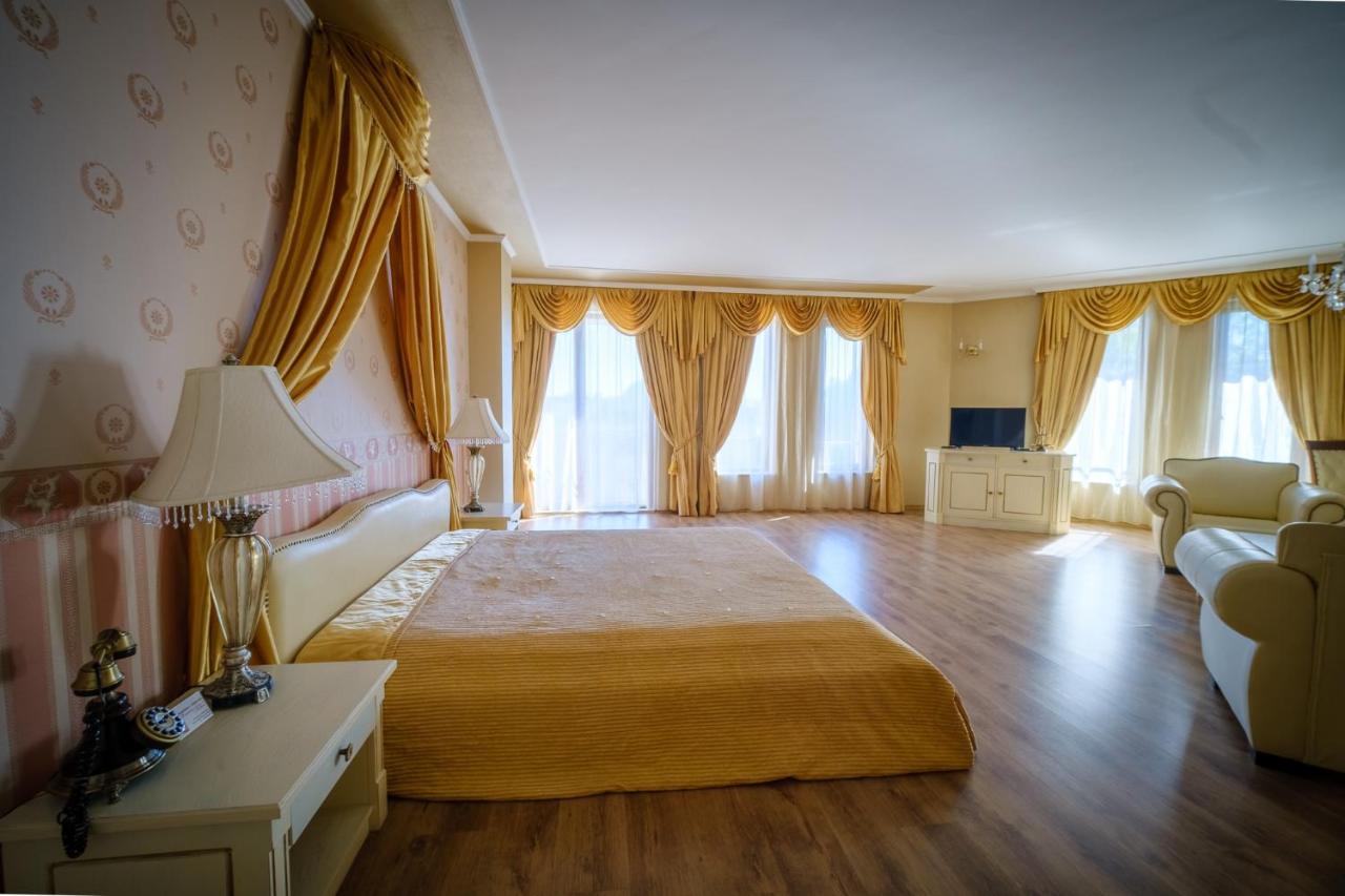 Family Hotel Classic Varna Exterior photo