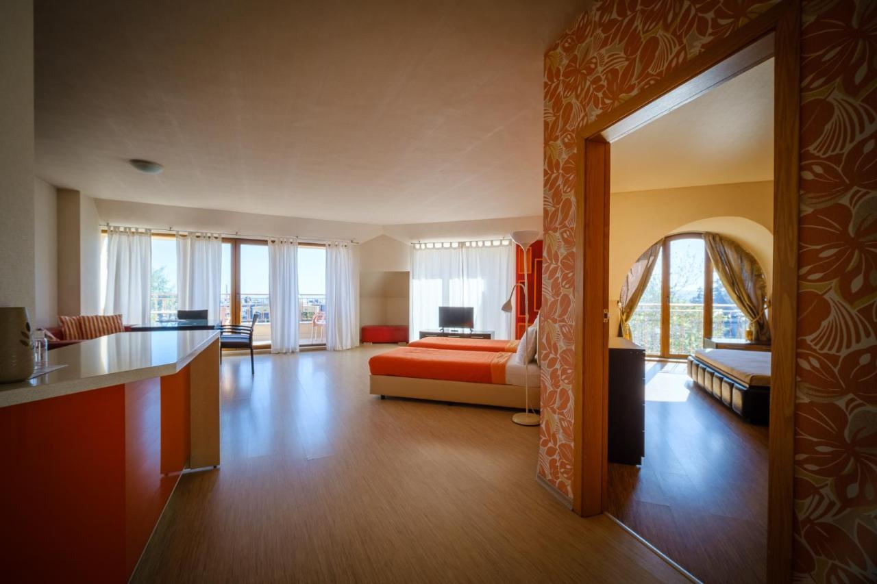 Family Hotel Classic Varna Exterior photo