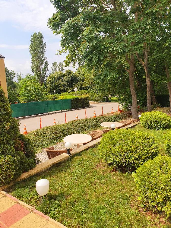 Family Hotel Classic Varna Exterior photo
